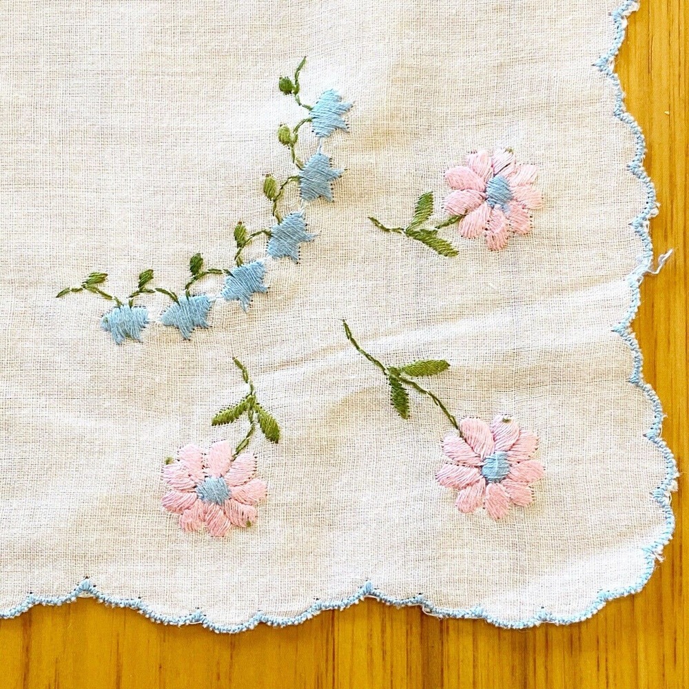 Vintage Handkerchief Hanky Embroidered Pink Blue Flowers Daisies Scalloped Edge - Picture 3 of 5